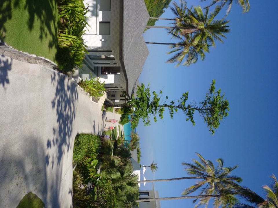 Weg zum Strand Hotel The Racha