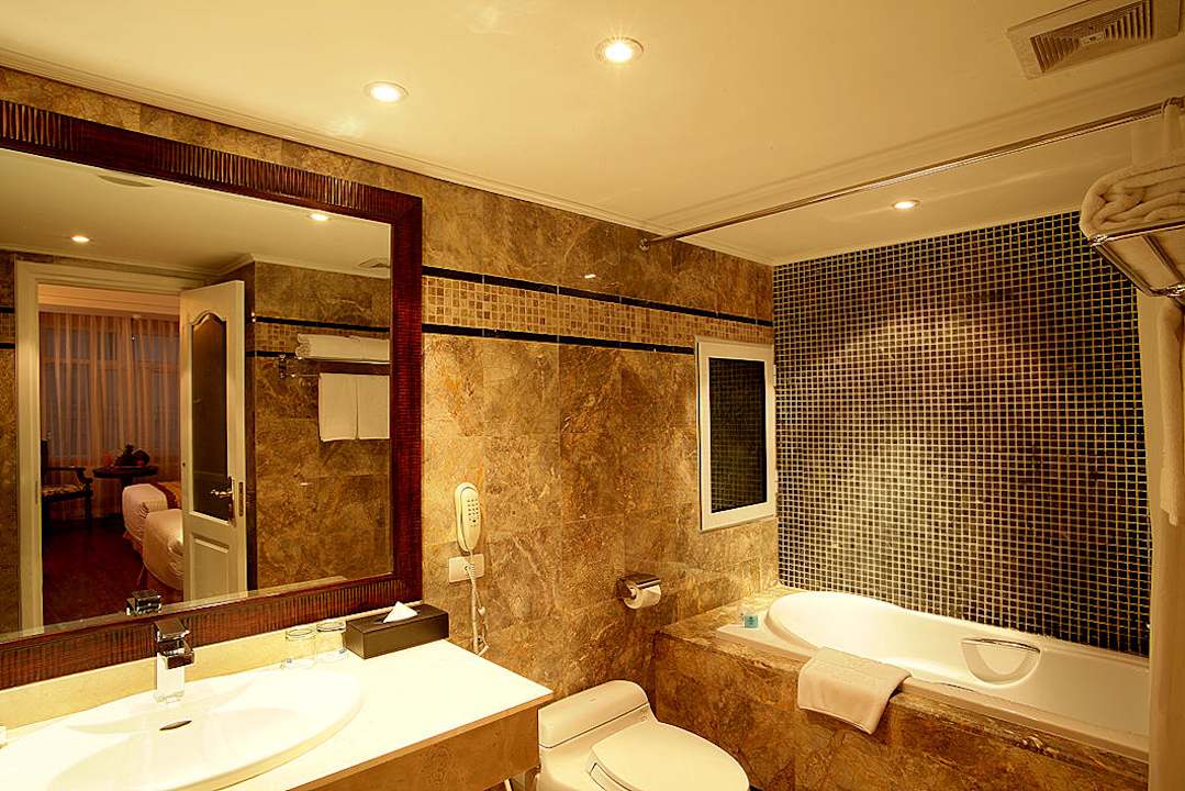 Deluxe bathroom Gondola Hotel