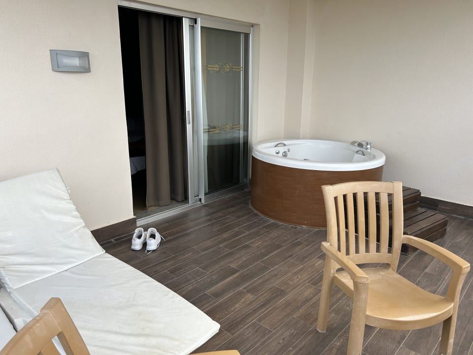 Zimmer Saturn Palace Resort Hotel