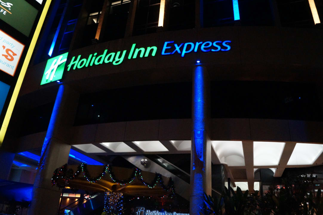Eingang Holiday Inn Express Kuala Lumpur
