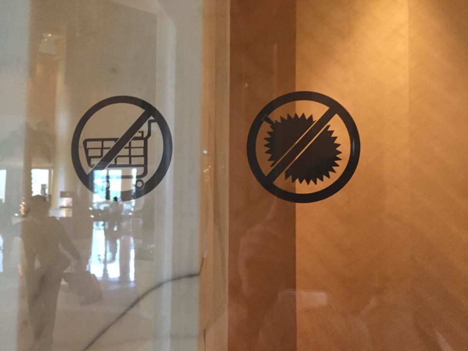 Durians verboten Hotel One World