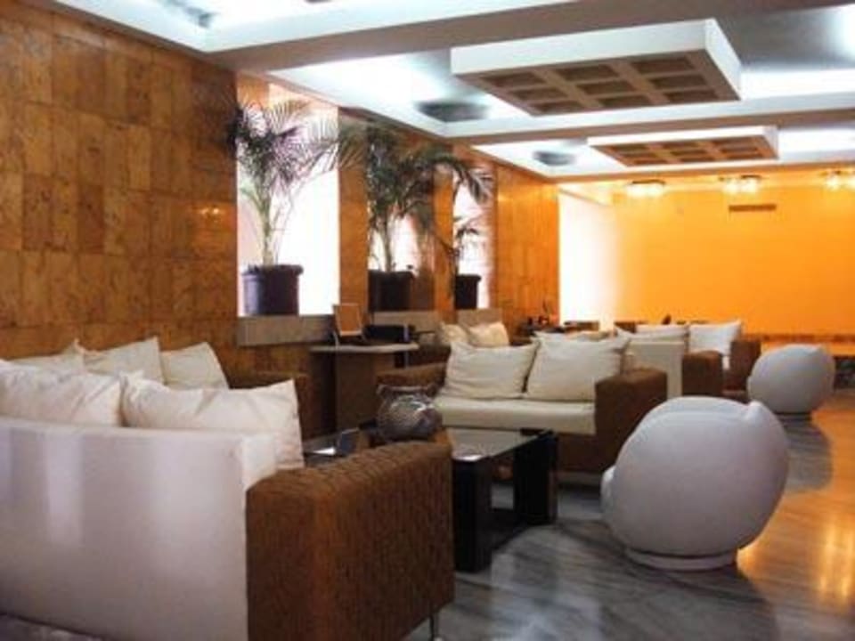 Lobby Hotel Maria Del Carmen