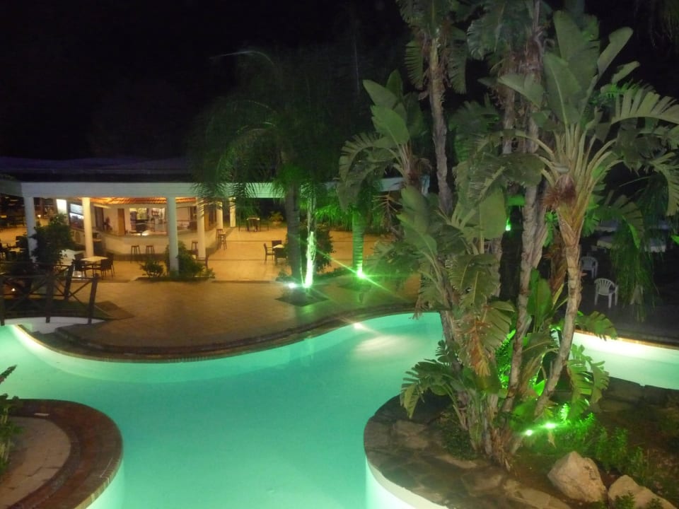 Pool bei Nacht Hotel Calypso Beach