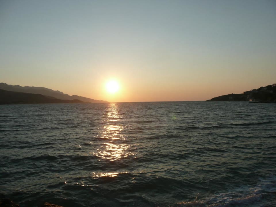 Sonnenuntergang vom Spielplatz Samos-Stadt Samian Blue Seaside Hotel