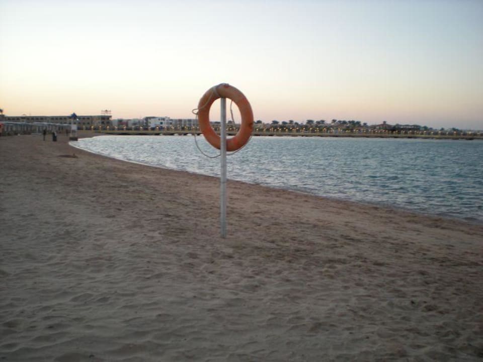 Sandstrand vom Hotel Dana Beach abends im Winter Pickalbatros Dana Beach Resort - Hurghada