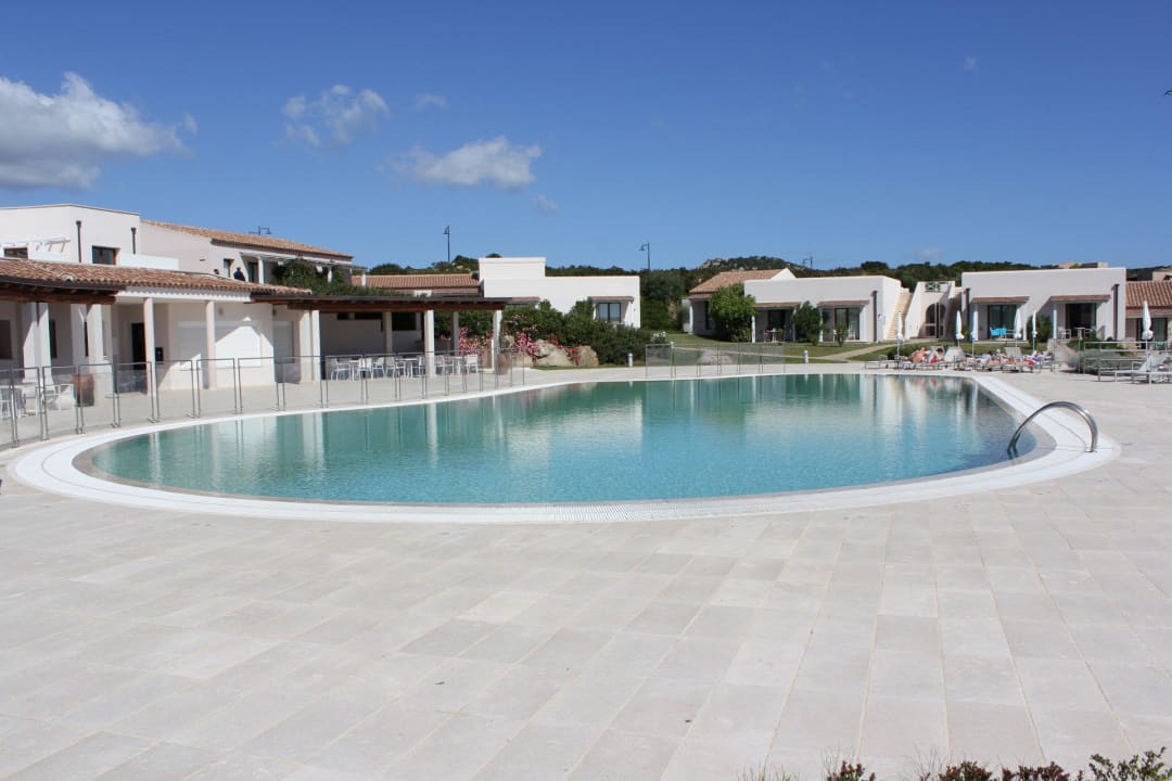 Die Poolanlage Grande Baia Resort & Spa