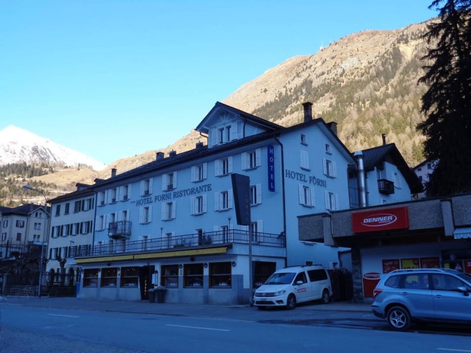 Das Hotel von der Straßenseite aus Hotel Forni