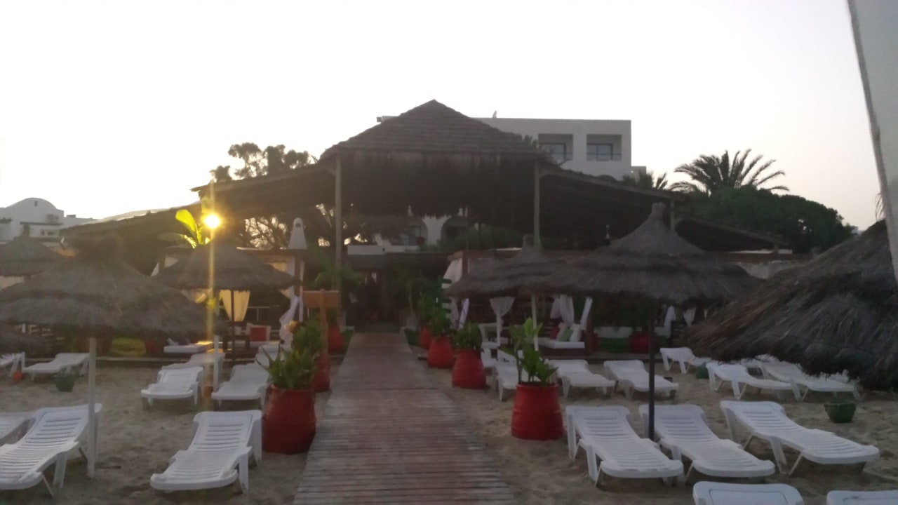 Strand-Bar-Restaurant Hotel Royal Nozha