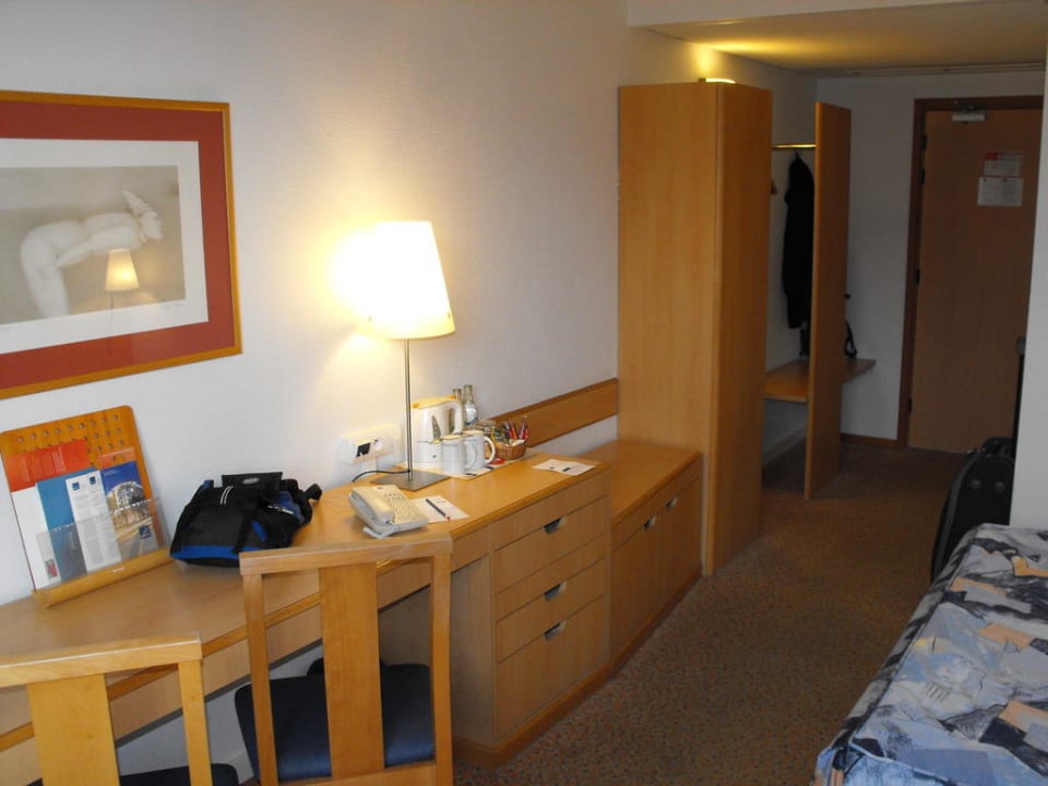Schreibtisch und Ablagen Hotel Novotel Szczecin