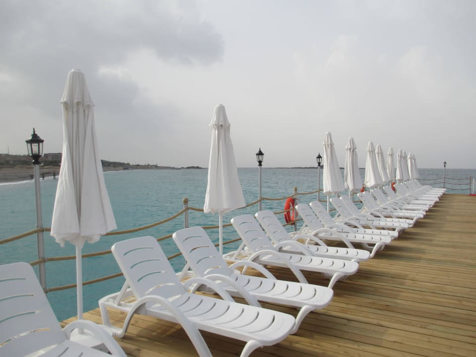 На пирсе Botanik Hotel & Resort