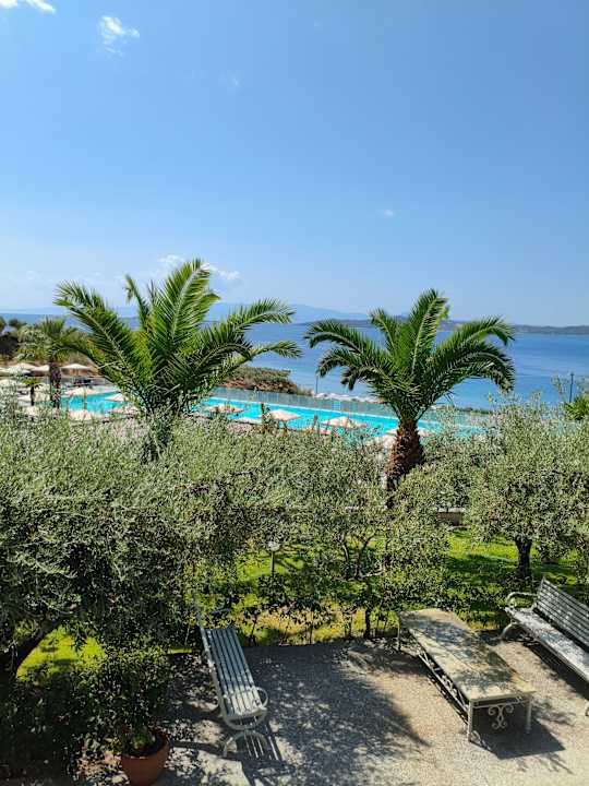 Außenansicht Akrathos Beach Hotel