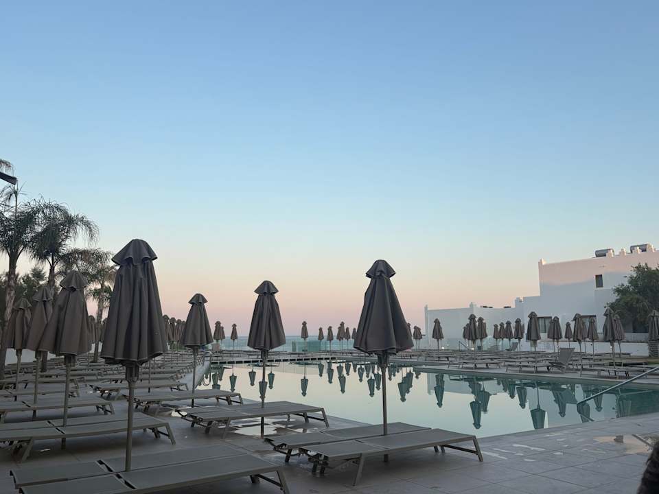 Pool Blue Sea Island