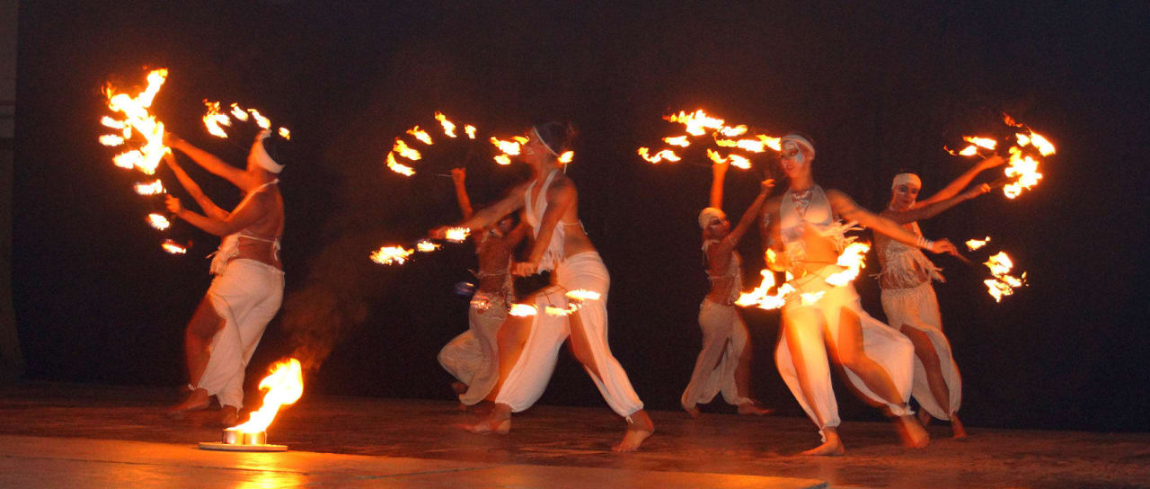 Feuershow im Theater Grand Palladium Select White Sand Resort & Spa