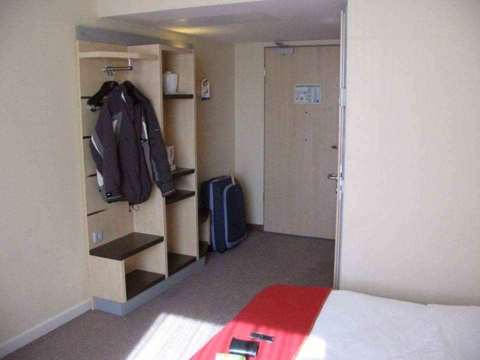 Garderobe und Schrank? Holiday Inn Express Berlin City Center