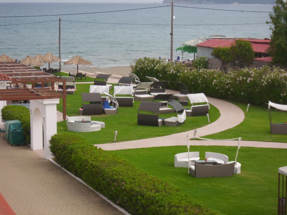 Liegewiese Galaxy Beach Resort - BW Premier Collection