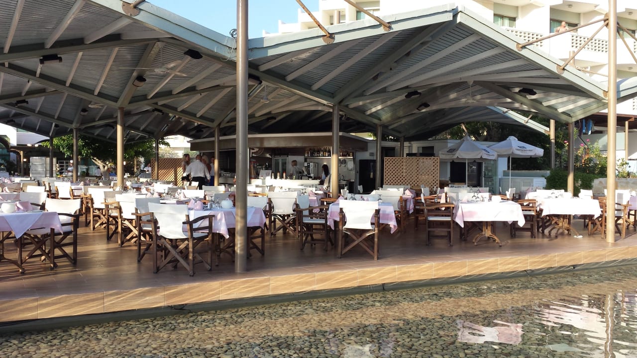 Hotel ''Constantinov Bros Athena Beach'' Constantinou Bros Athena Beach Hotel