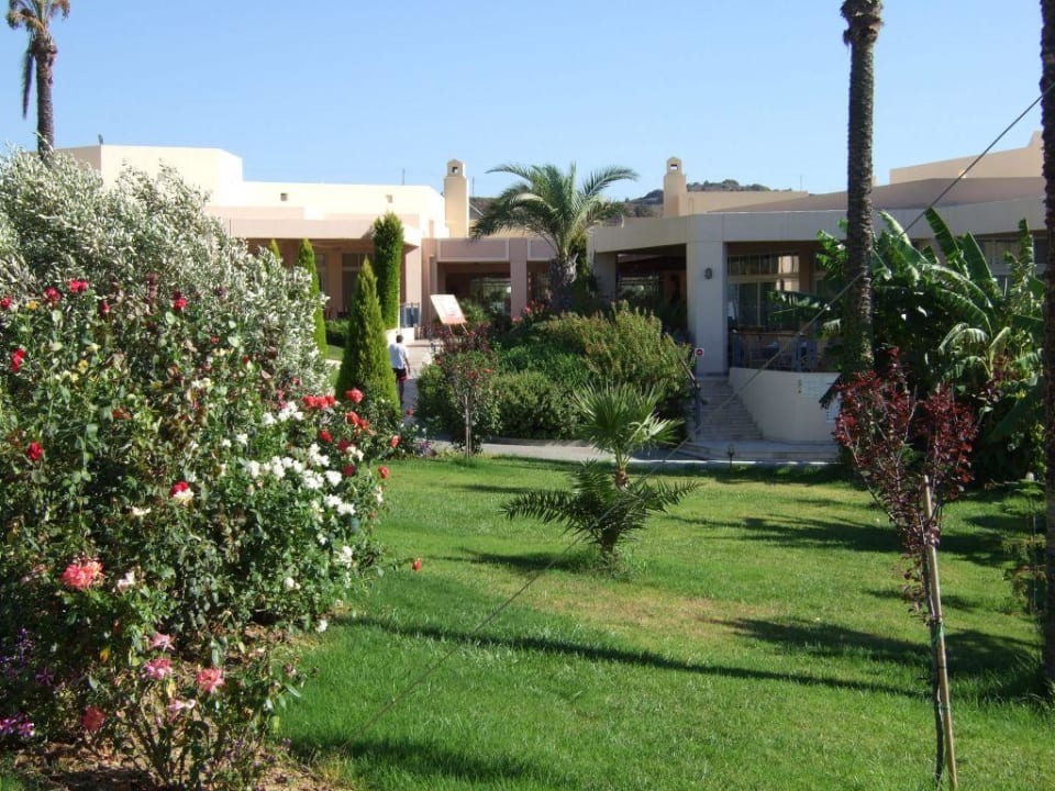 Blick auf das Hauptgebäude Hotel Horizon Beach Resort