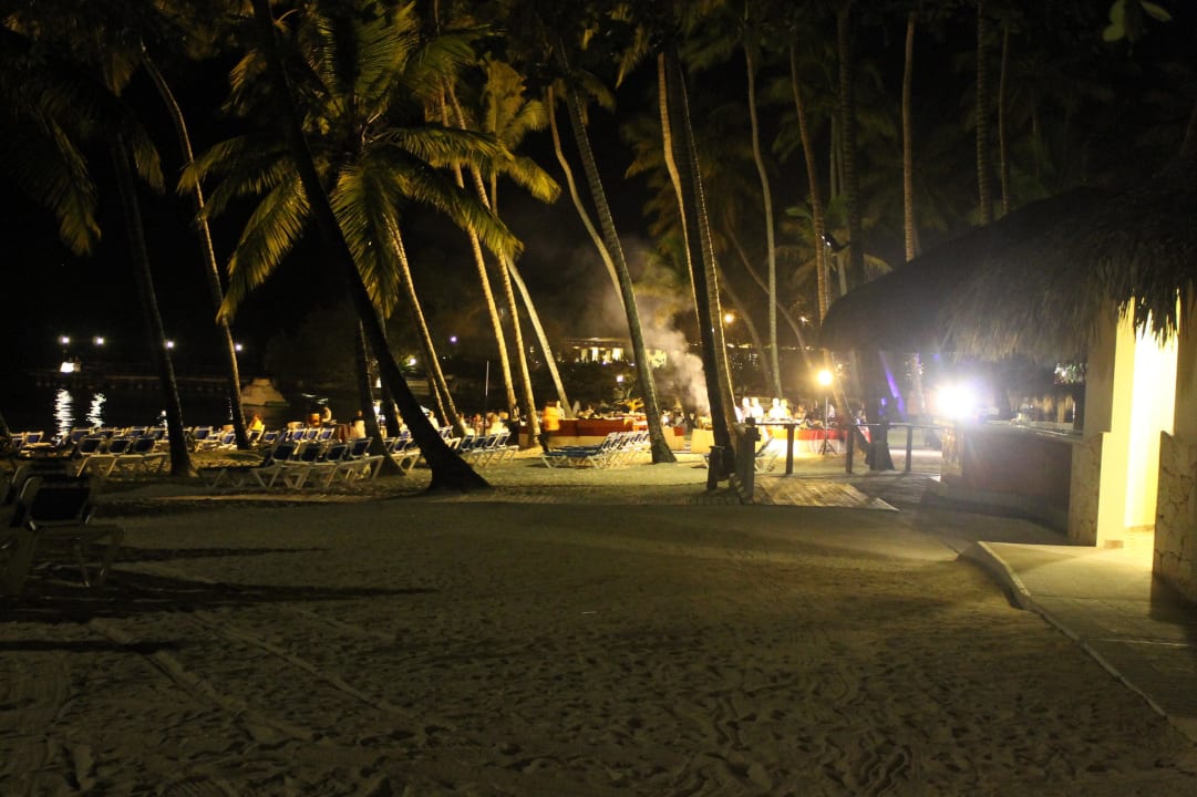 Gartenbeleuchtung am Abend Dreams La Romana Resort & Spa