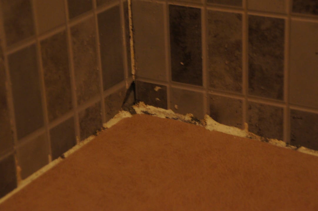 Duschen mit Badelatschen zu empfehlen Hotel Gorgonia Beach Resort