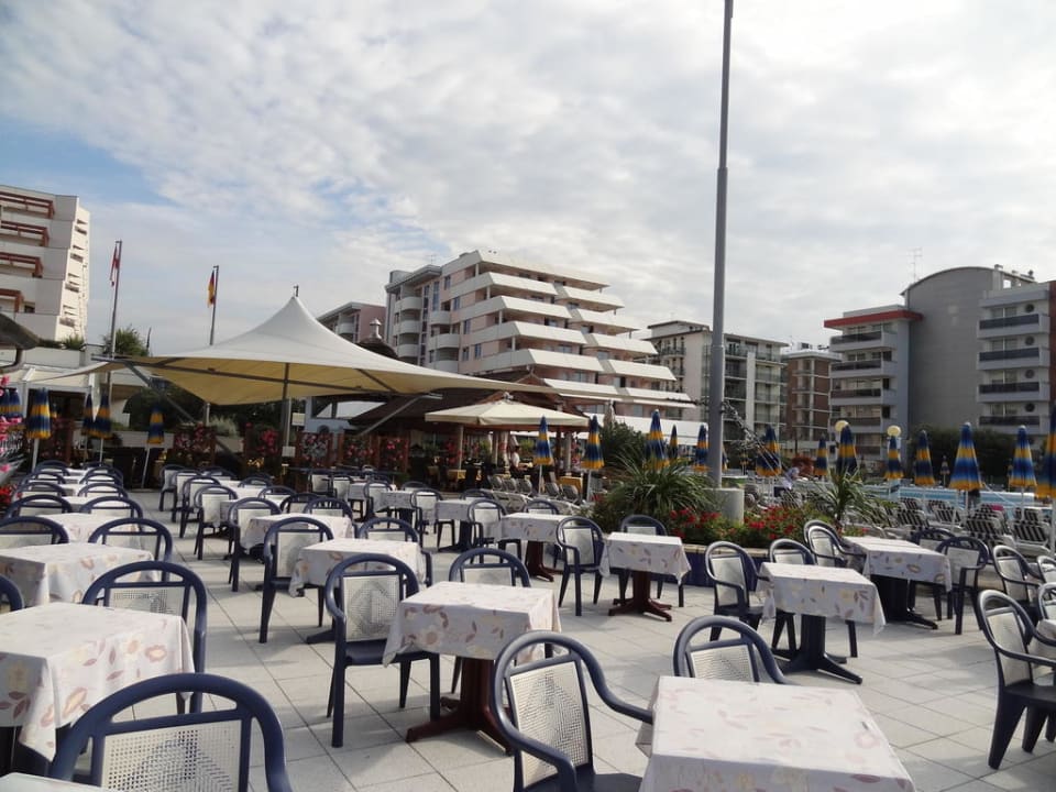 Außenanlage Aparthotel Holiday