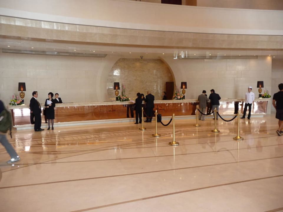 Rezeption in der Lobby Hotel Harbour Grand Hong Kong