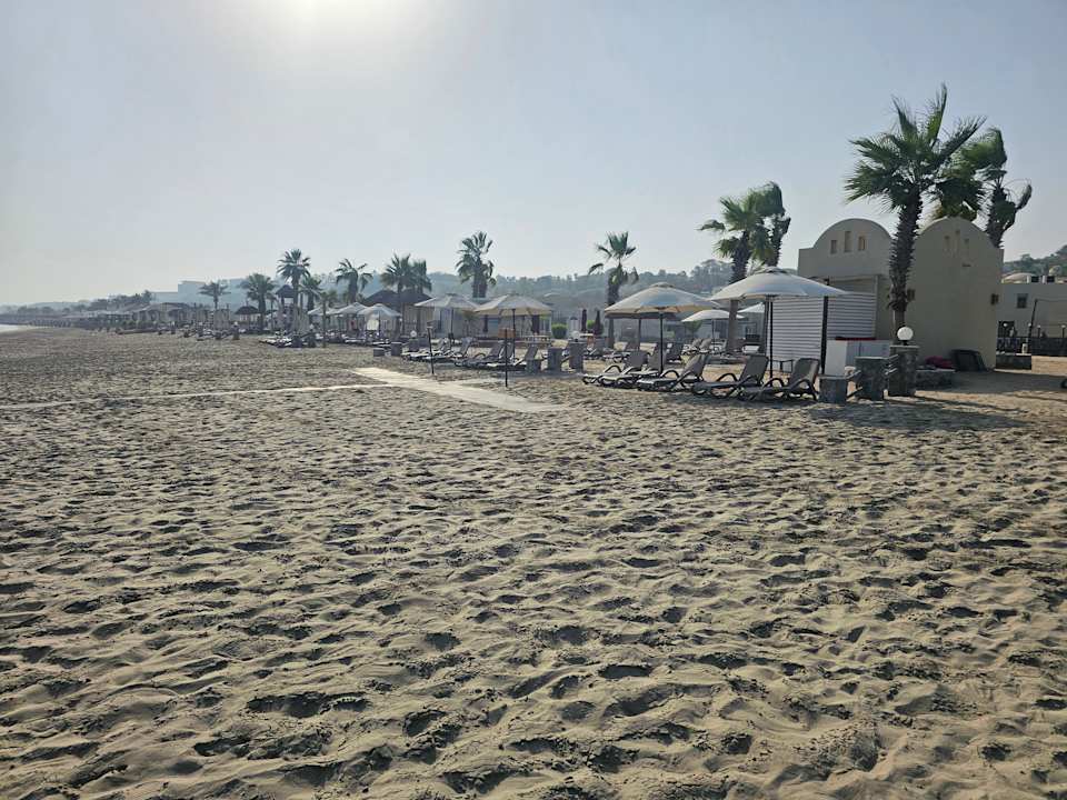 Strand The Cove Rotana Resort