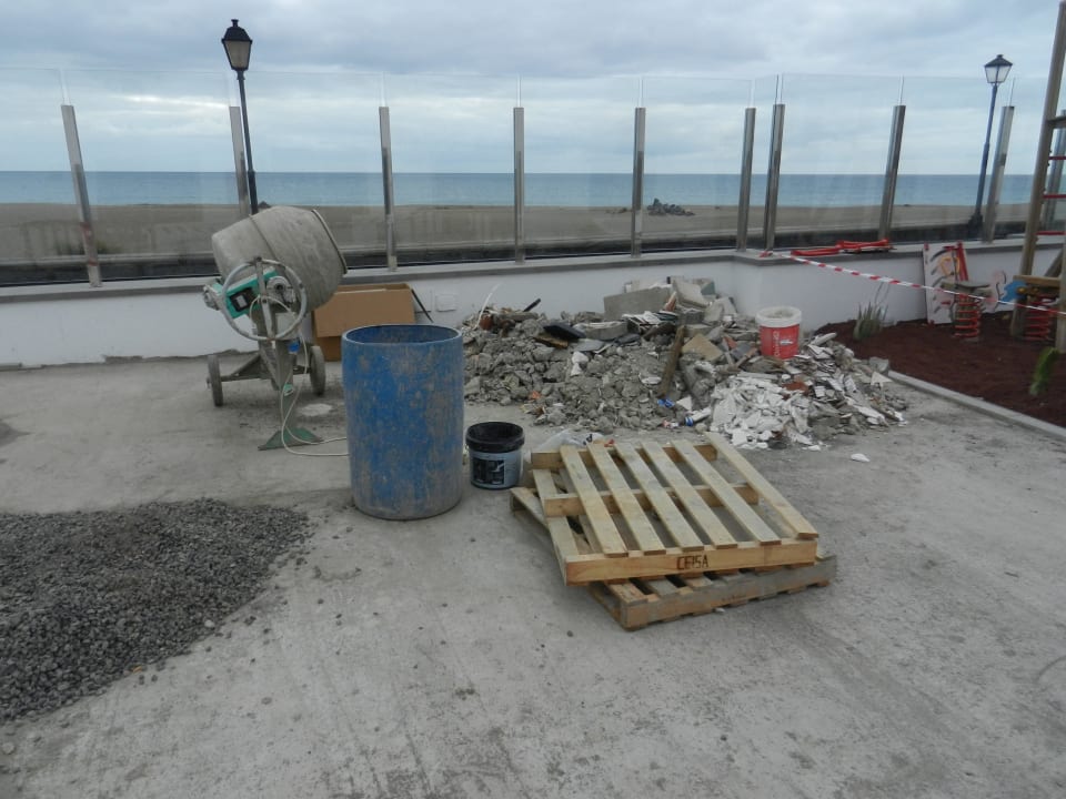 Kinderspielplatz - Baustelle Hotel Las Costas