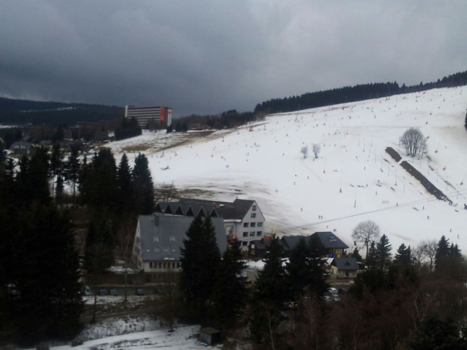 Blick vom Balkon auf den Skihang Best Western Ahorn Hotel Oberwiesenthal - Adults only