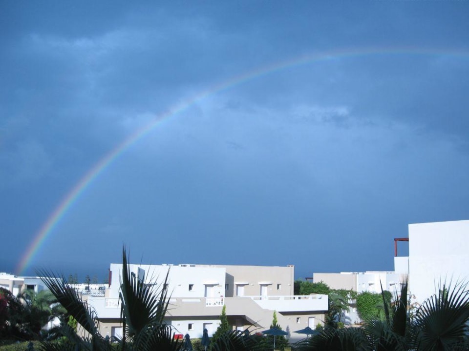 Regenbogen vor dem Grand Hotel Grand Hotel Holiday Resort