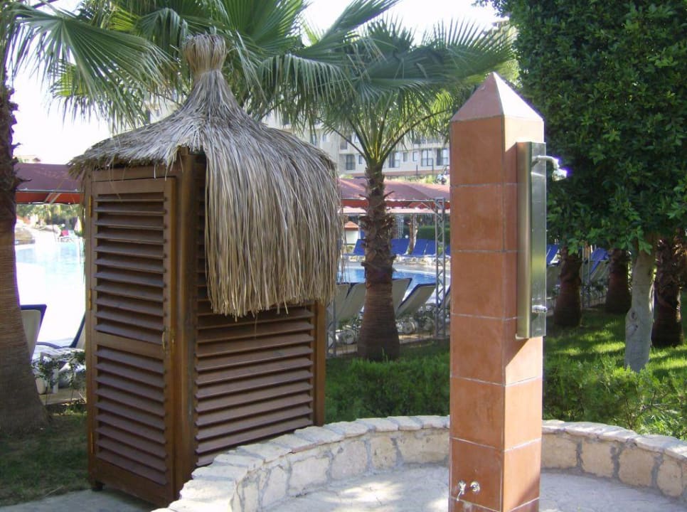 Umkleidehäuschen und Dusche am Pool Miramare Queen Hotel