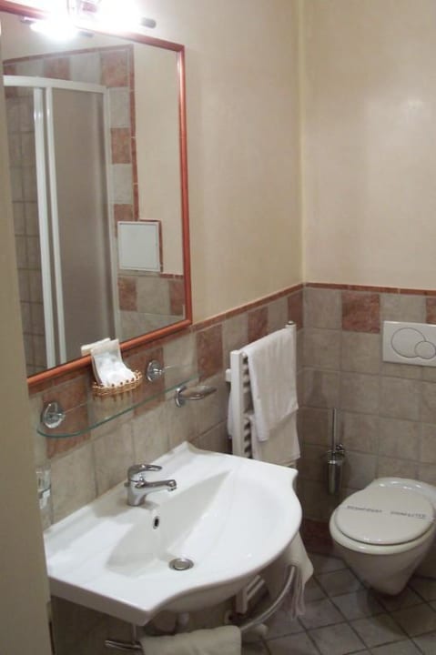 Blick in das Badezimmer Hotel Tivoli