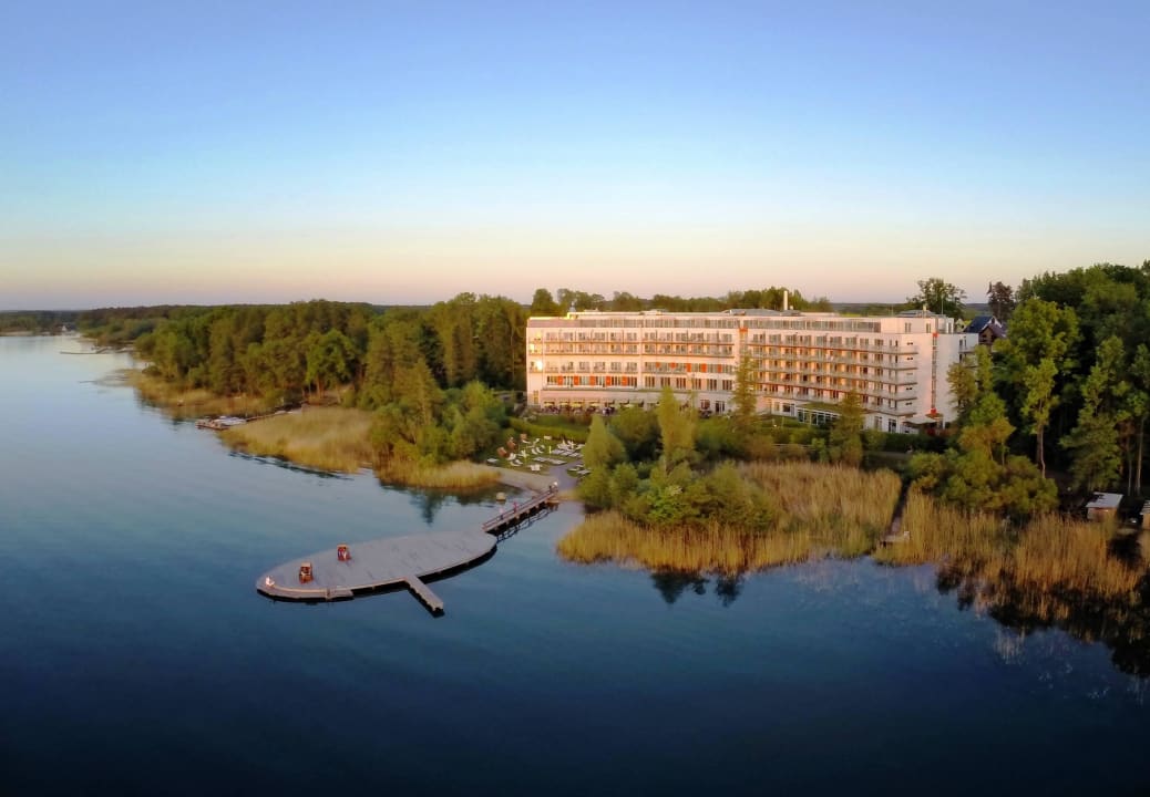 Hotel im Sonnenuntergang Seehotel Fleesensee