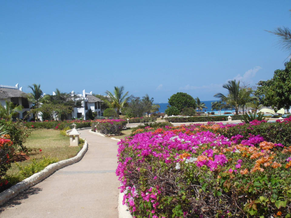 Wege durch die Gartenanlage Royal Zanzibar Beach Resort