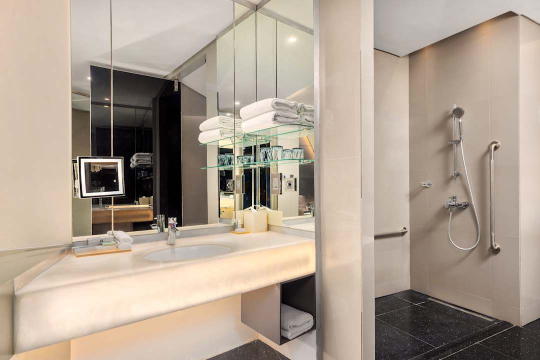 Zimmer V Hotel Dubai, Curio Collection by Hilton