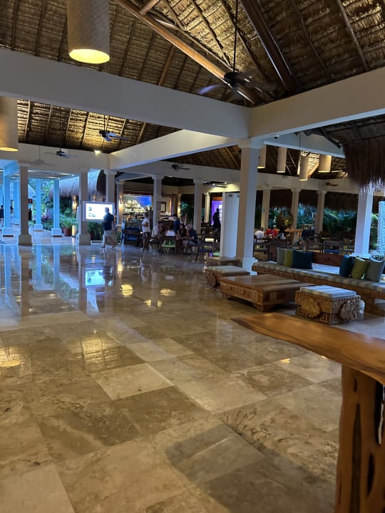 Lobby Iberostar Waves Tucan