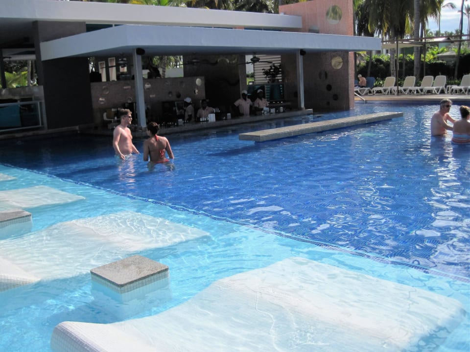 Pool mit Swim-Up-Bar Hotel Riu Palace Macao - Adults only