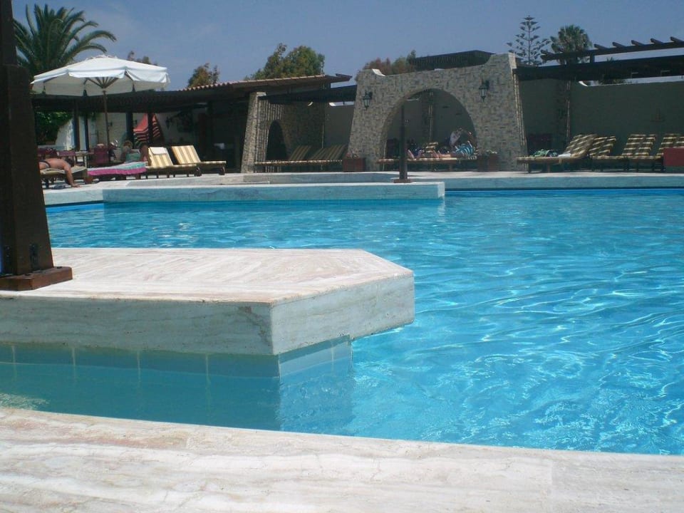 Poolbereich Gaia Garden Hotel