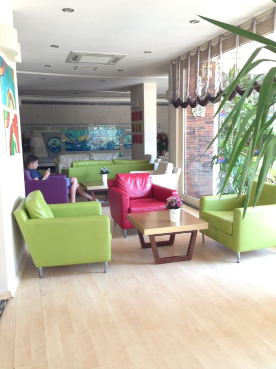Sitzgelegenheit in der Lobby My Home Resort