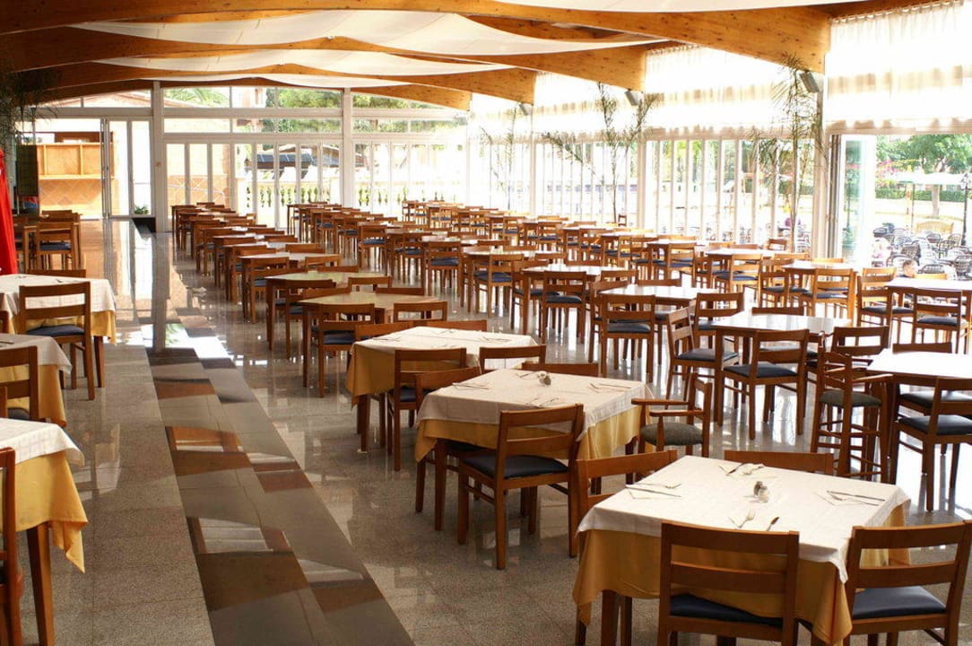 großer Speisesaal Aparthotel Ciudad Laurel