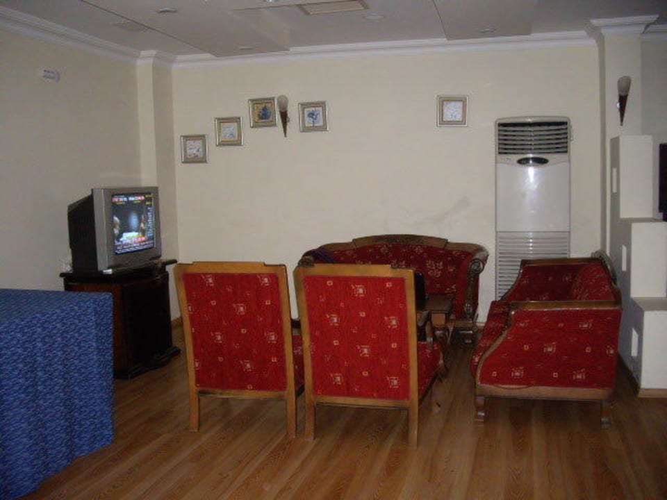 Gemütliche Sitzecke mit TV Hotel Aslan City Kleopatra