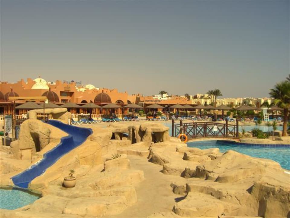 Pool am Hauptrestaurant SUNRISE Royal Makadi Resort
