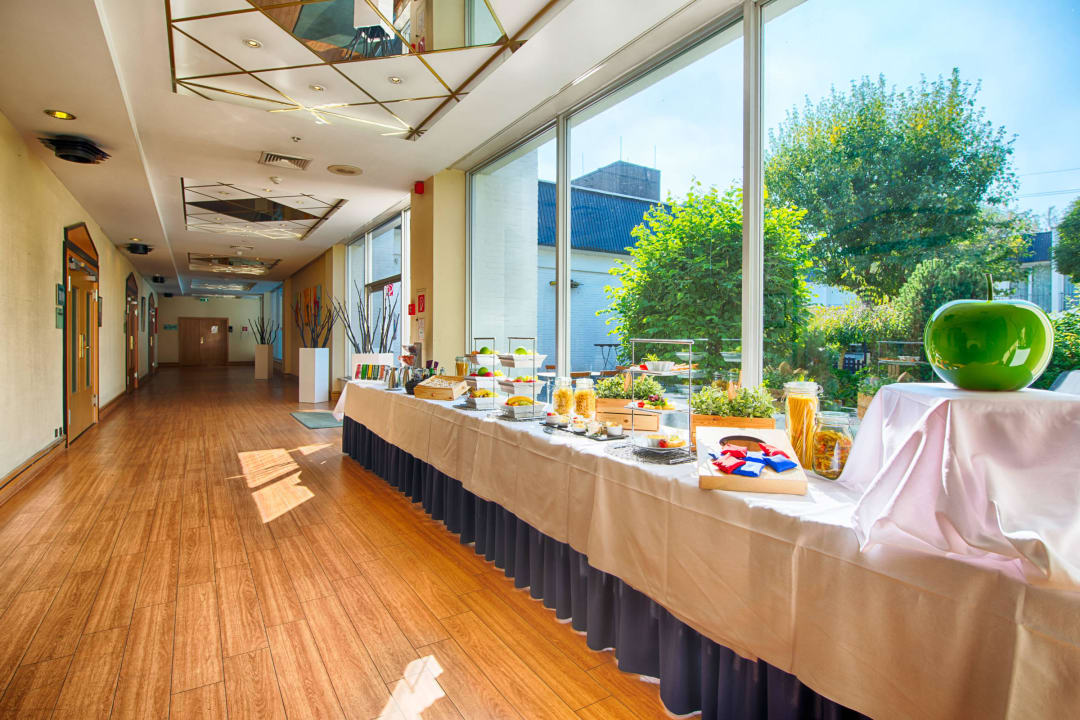 Meeting Room Foyer Leonardo Hotel Düsseldorf Airport - Ratingen