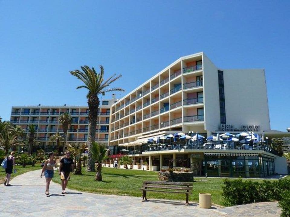 Blick vom Strand auf Haupthaus Calimera Sirens Beach