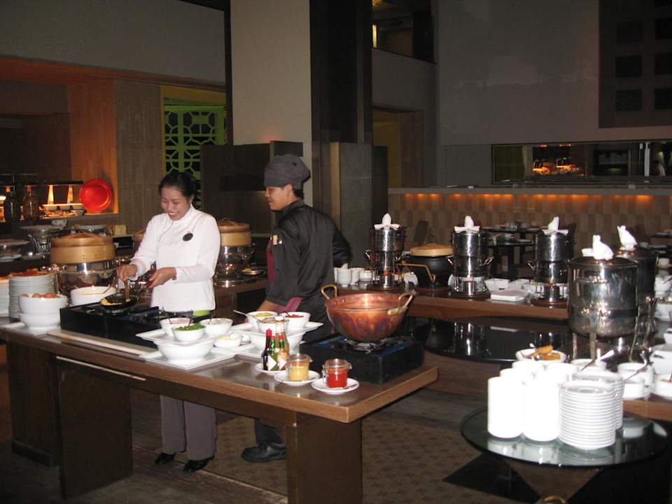 Reichhaltige Auswahl beim Frühstück Movenpick BDMS Wellness Resort Bangkok