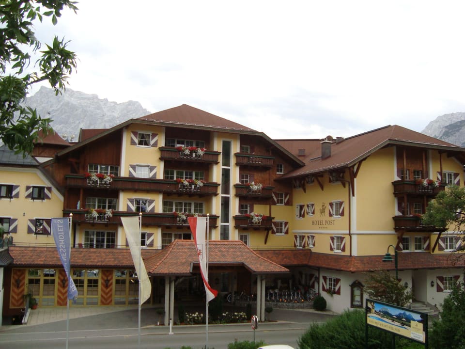 Außenansicht Hotel Post Lermoos