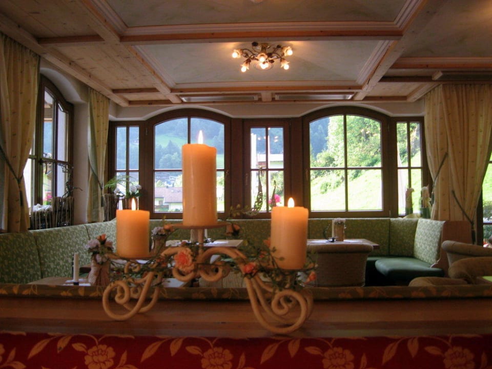 Blick vom Restaurant in die Bar Hotel Dornauhof