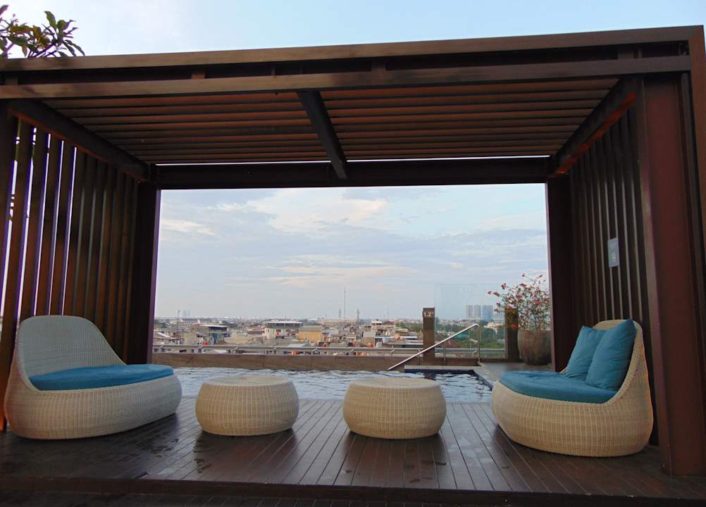 Pool Hilton Garden Inn Jakarta Taman Palem