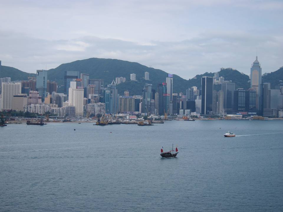 Ausblick vom Pool Harbour Grand Kowloon