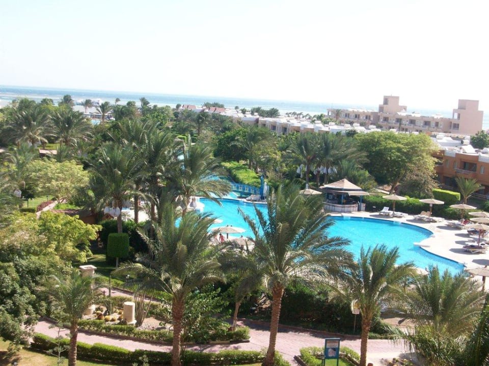 Ausblick von oben auf die Hotelanlage Golden Beach Resort