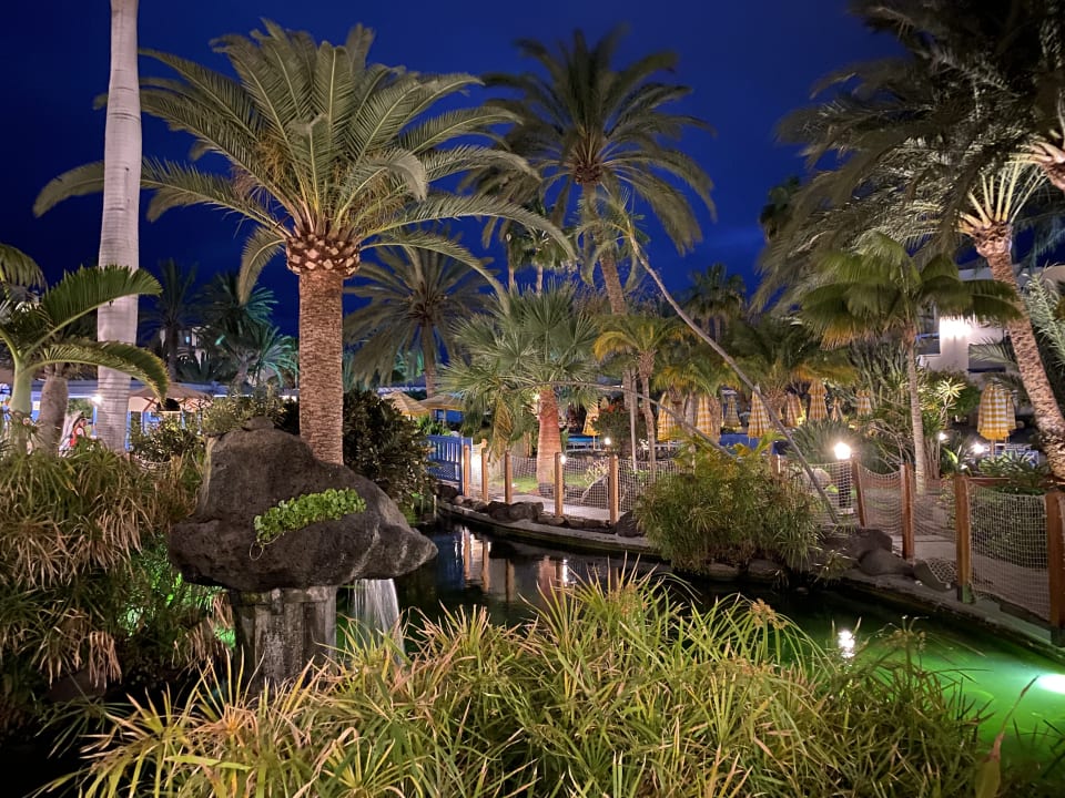 "Der beleuchtete Teich " Seaside Hotel Los Jameos (Puerto del Carmen